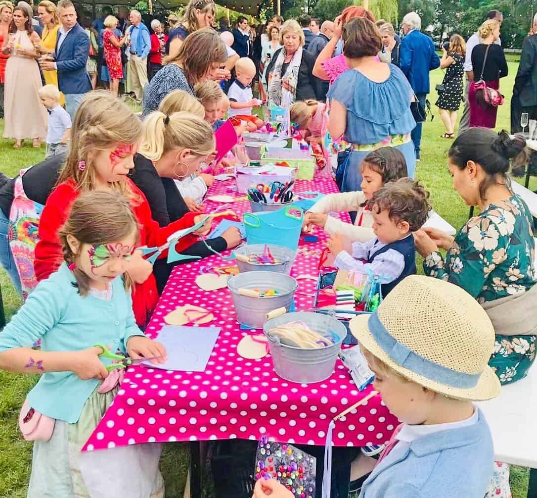 Schminken op een braderie of buurtfeest Schminken op een braderie of buurtfeest